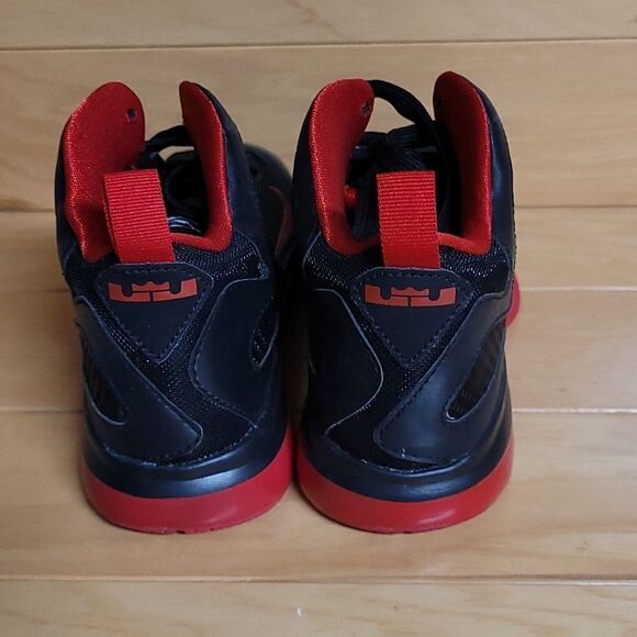 Nike Lebron 9 PS Black WhiteRed Boys Girls Youth Basketball Shoe 472665-001 - Picture 9 of 13